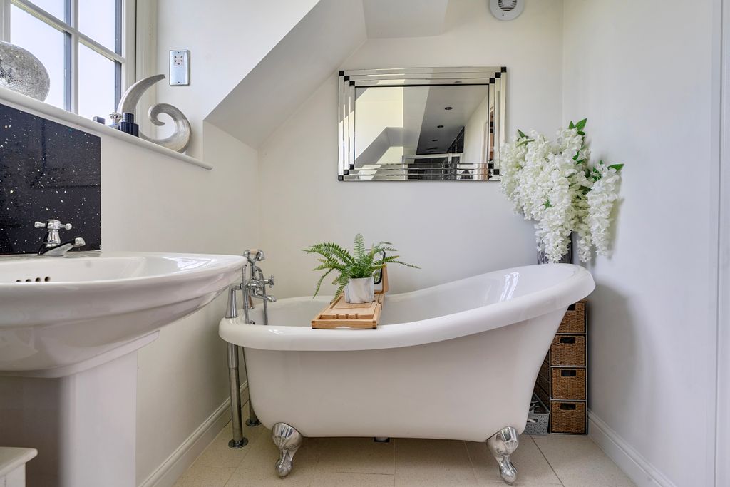 Property photo 3 of 18 1457947-13-6A0761Fa85661