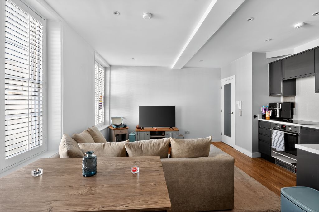 Property photo 3 of 17