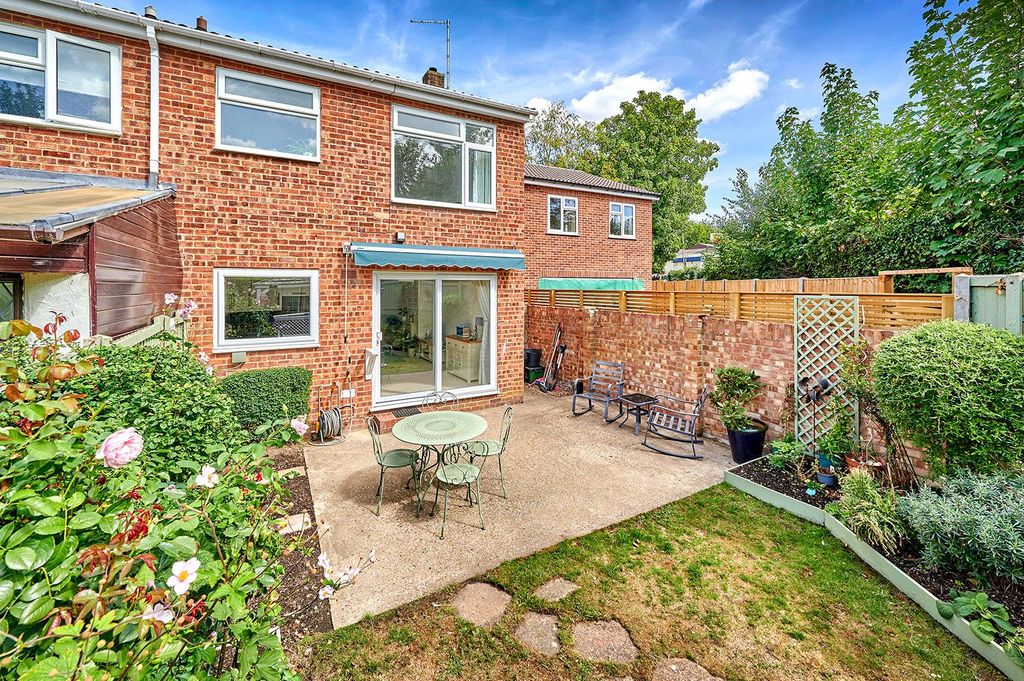 Property photo 2 of 16 South Facing Rear Garden