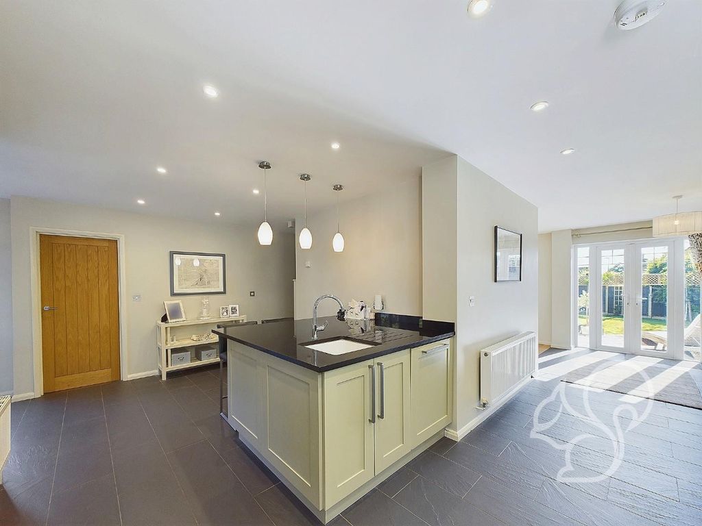 Property photo 2 of 30 Kitchen