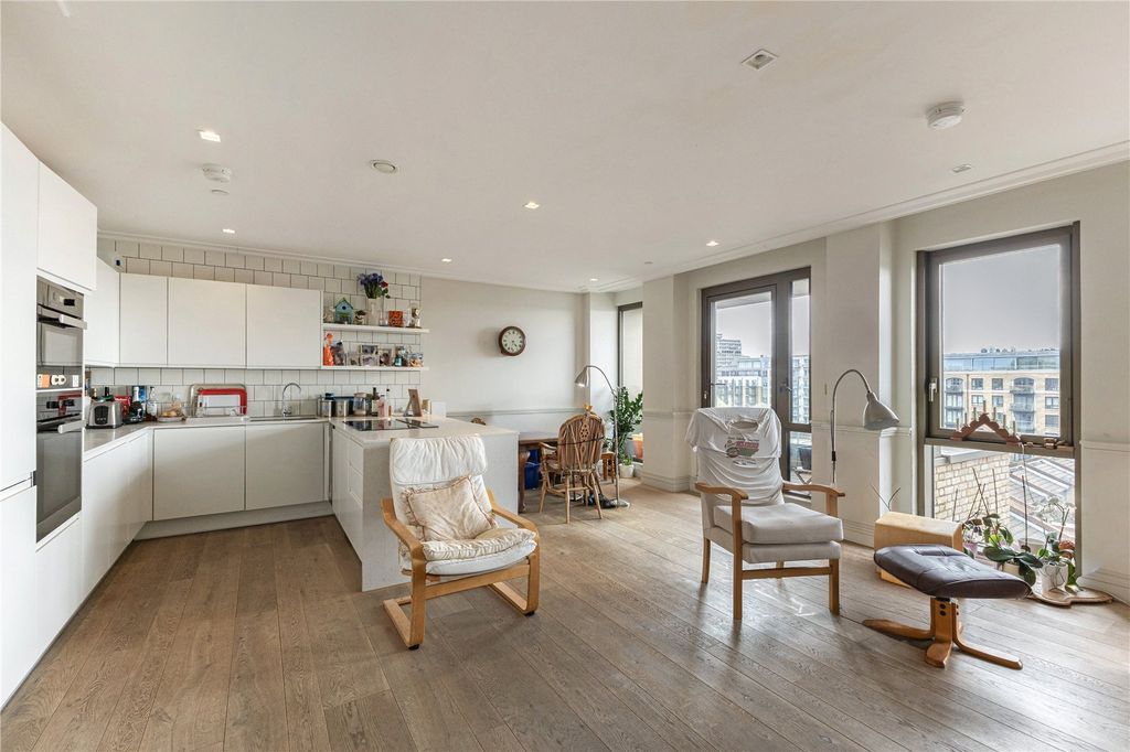 Property photo 3 of 14 Kitchen/Dining