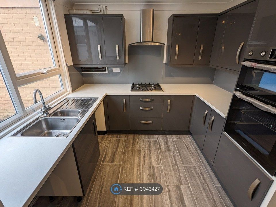 Property photo 1 of 11 Kitchen