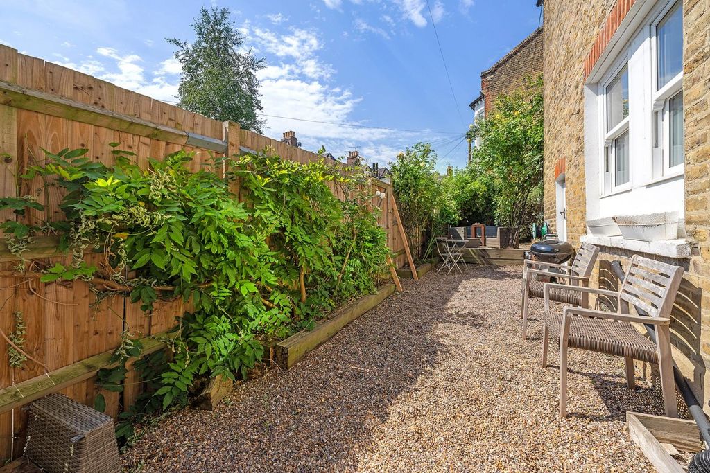 Property photo 3 of 15 Garden (3).Jpg