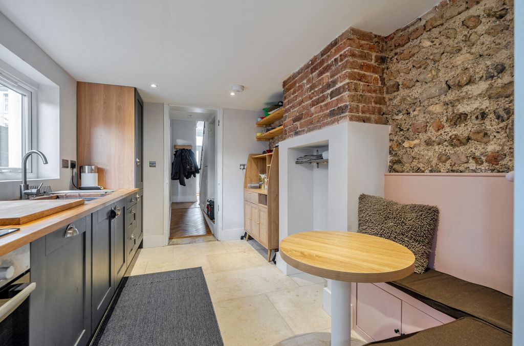 Property photo 3 of 15 1441826-11-69De3F...