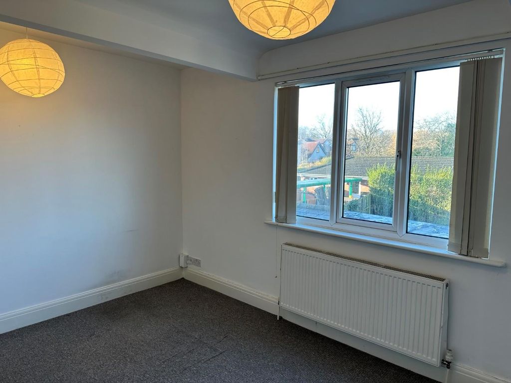 Property photo 3 of 6 Bedroom.Jpg