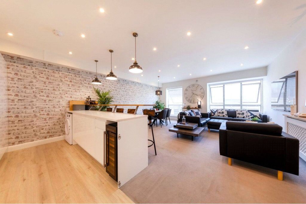 Property photo 3 of 26 Kitchen/Lounge/Diner