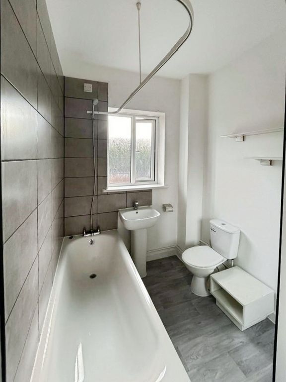Property photo 1 of 4 Pbox-Bathroom-339348.Jpg