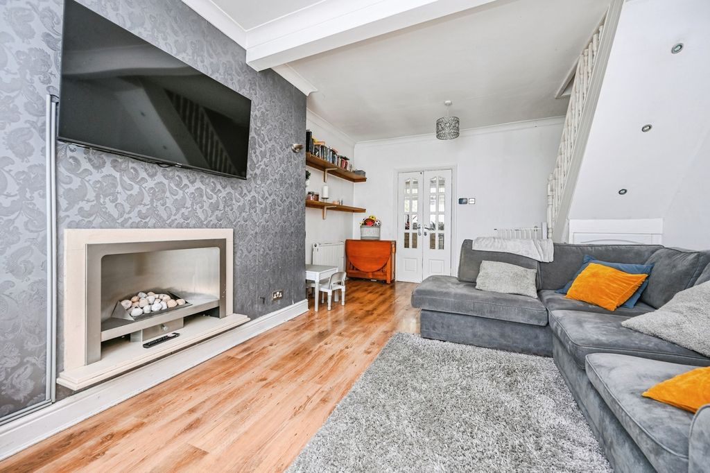 Property photo 3 of 15 Pbox-Img.Jpg