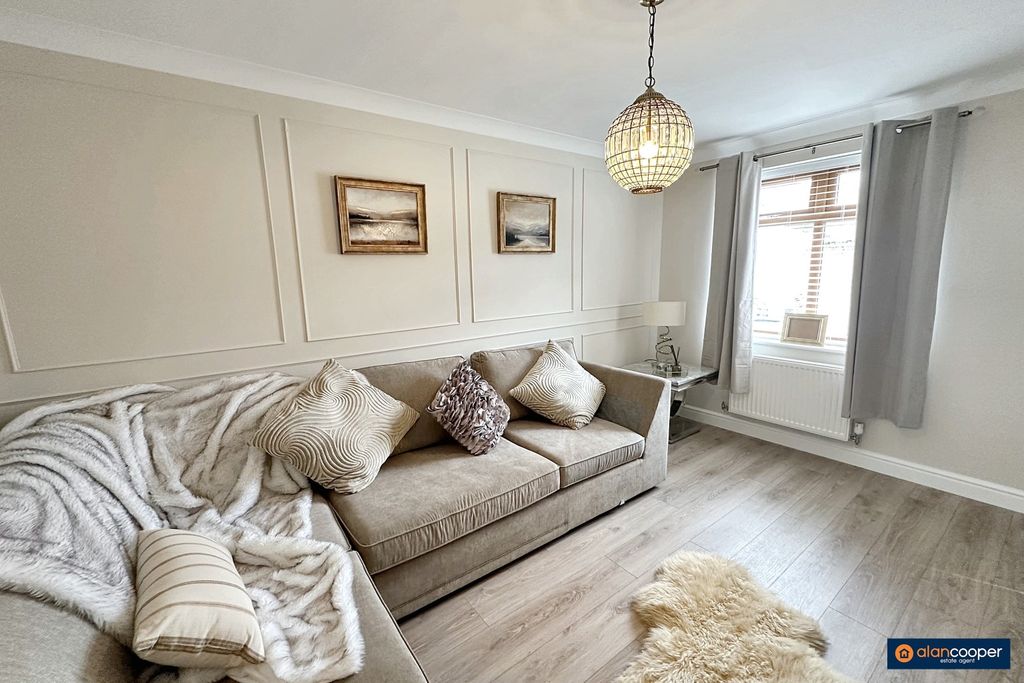 Property photo 2 of 21 4382444