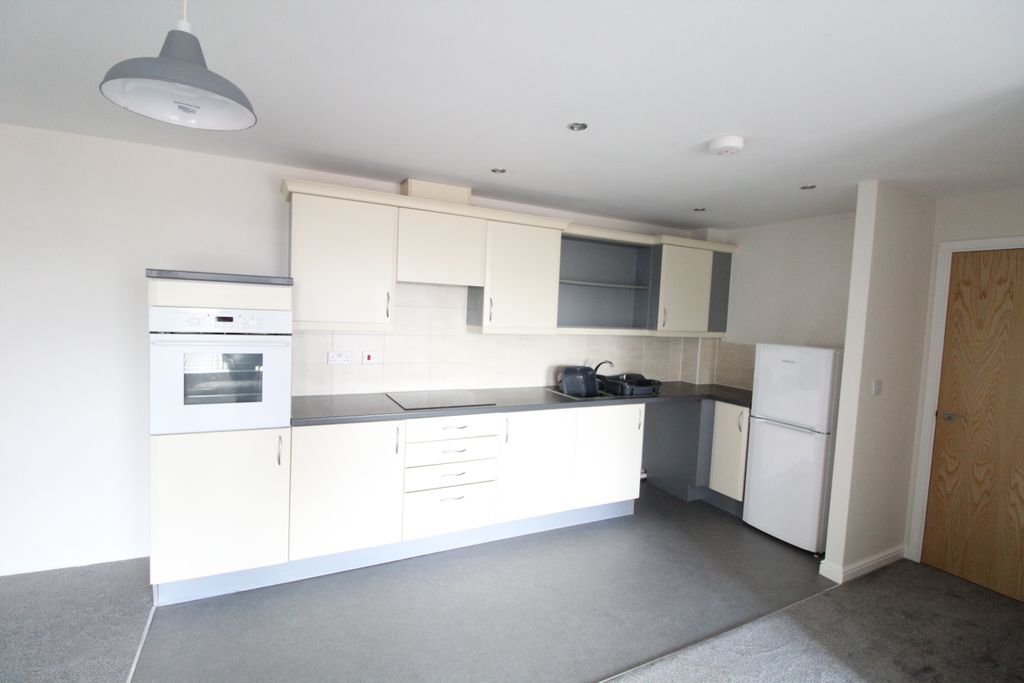 Property photo 1 of 7 Kitchen