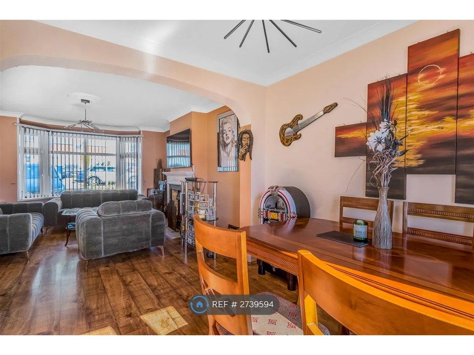 Property photo 3 of 23 Living Room