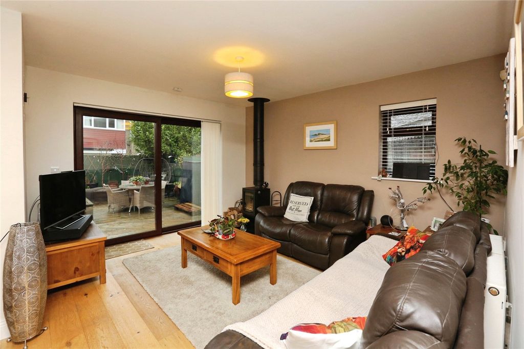 Property photo 3 of 18 Living Area