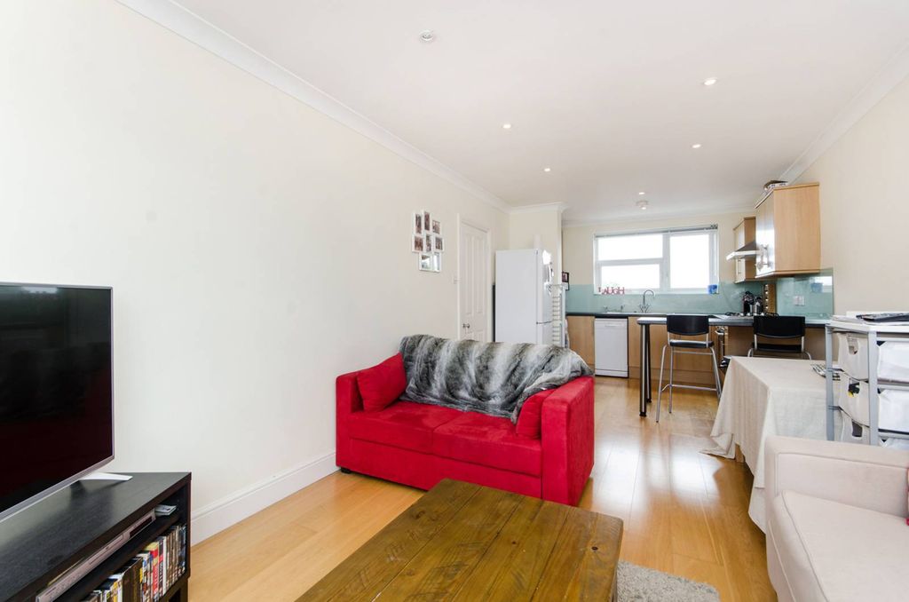 Property photo 2 of 8