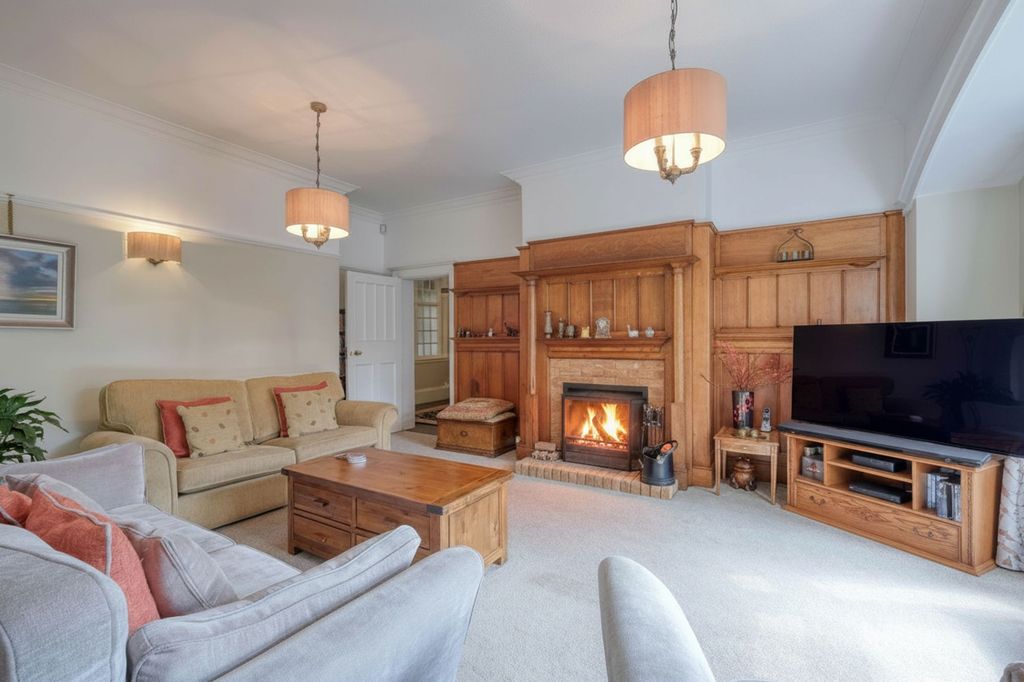 Property photo 2 of 33