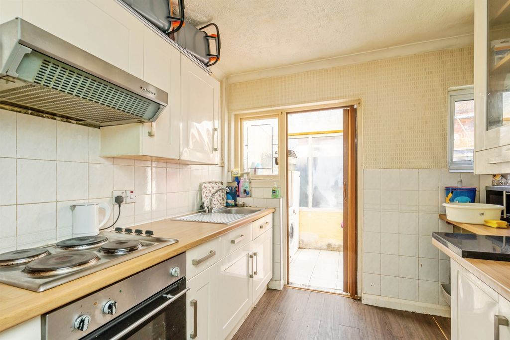 Property photo 3 of 36