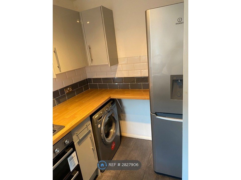 Property photo 2 of 9 Kitchen