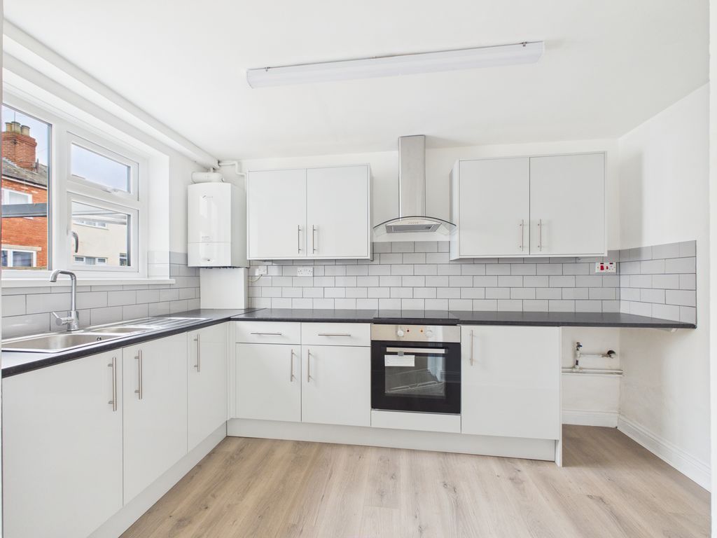 Property photo 2 of 12 Kitchen