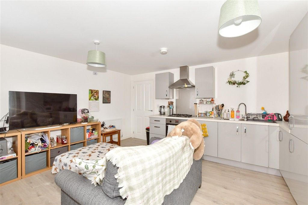 Property photo 2 of 8 Kitchen/Lounge