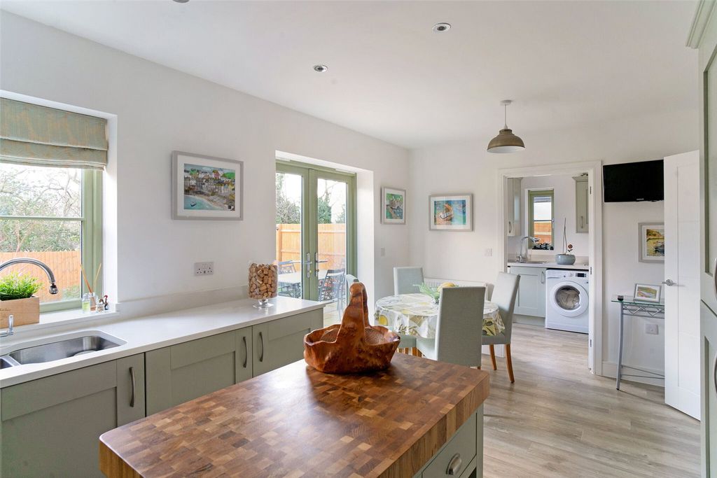 Property photo 3 of 13 Kitchen/Dining Room