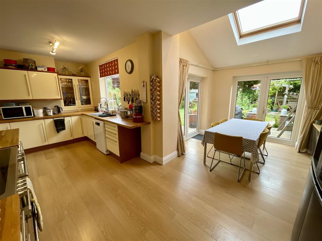 Property photo 3 of 19 Kitchen Area
