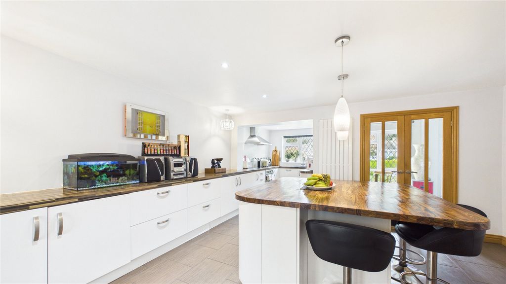 Property photo 3 of 16 Picture 3