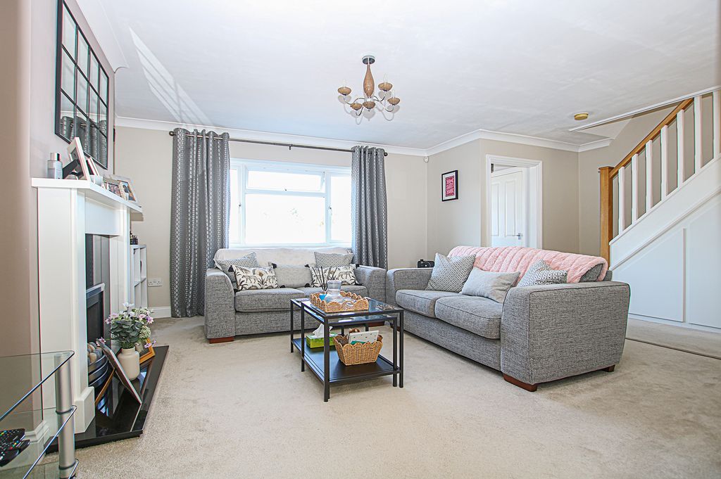 Property photo 2 of 18