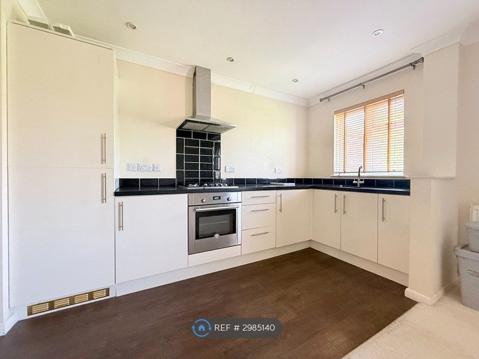 Property photo 2 of 6 Kitchen
