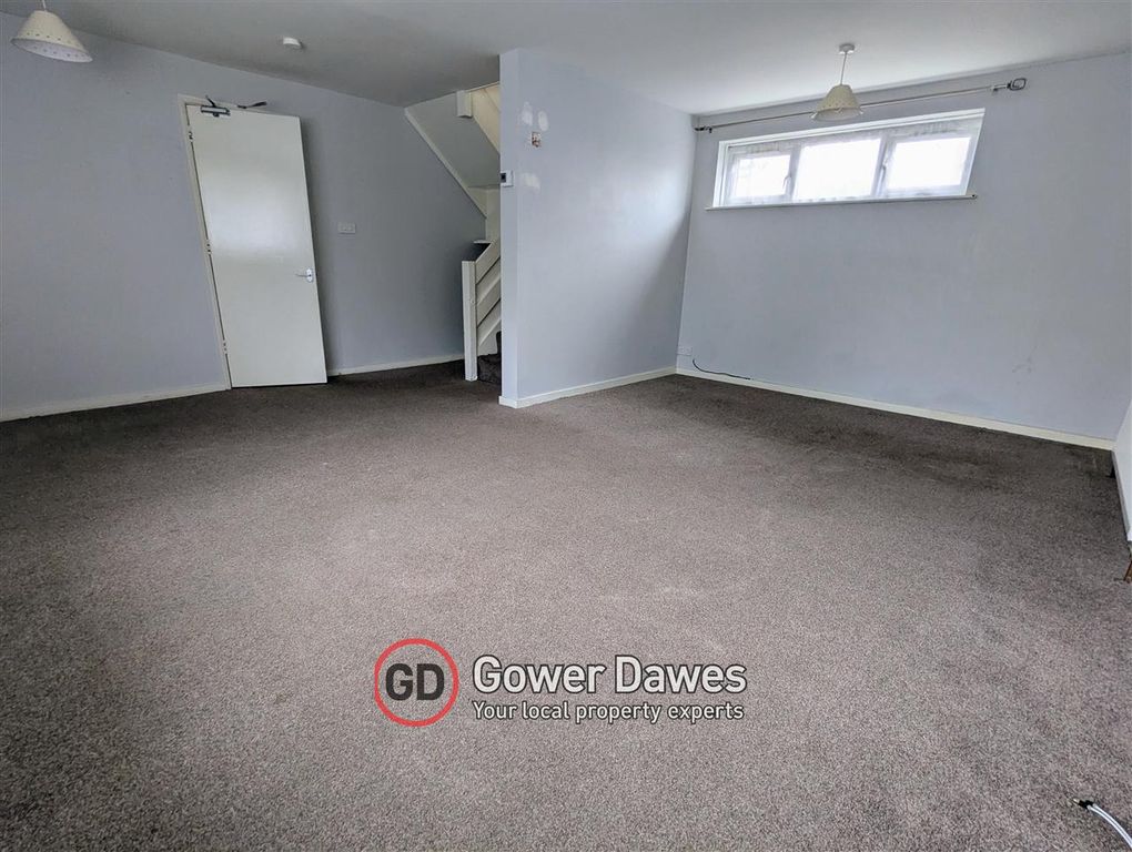 Property photo 3 of 12 Lounge