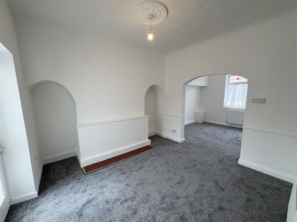 Property photo 3 of 11 Dining Room