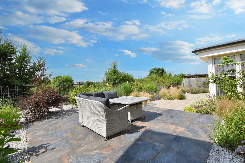 Property photo 3 of 25