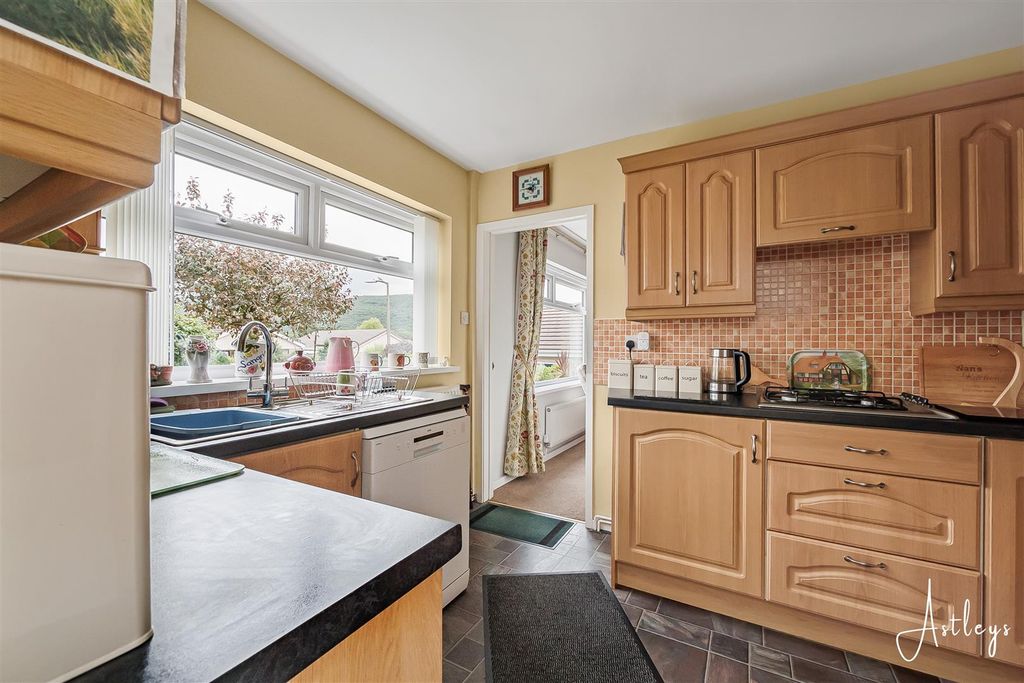Property photo 3 of 21 Kitchen