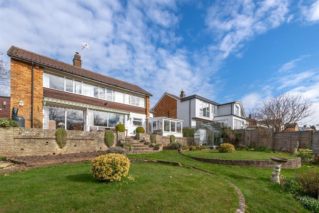 Property photo 1 of 31