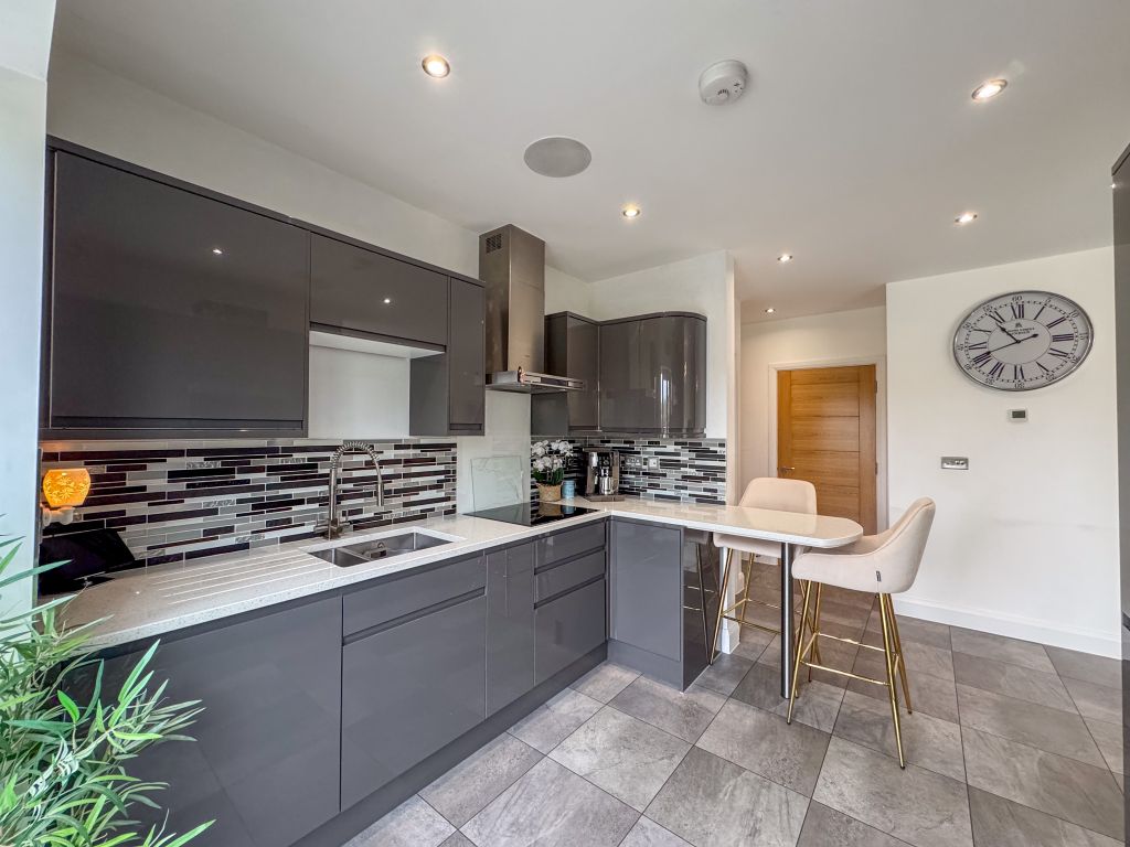 Property photo 3 of 44 Img_6206