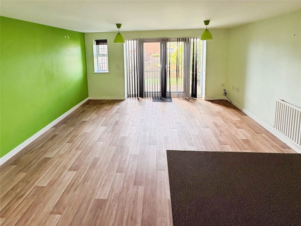 Property photo 3 of 13 Kitchen/Lounge