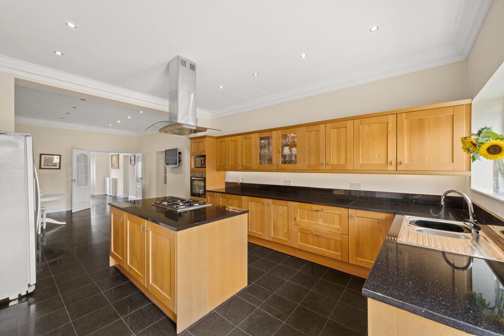 Property photo 3 of 20 Kitch 4.Jpeg