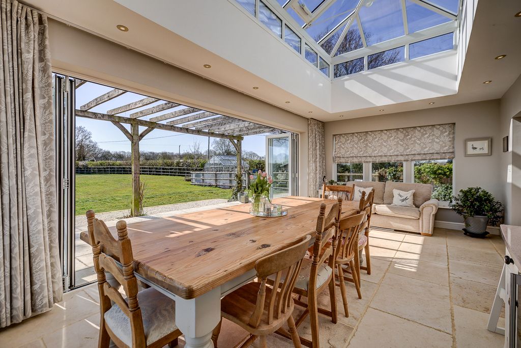 Property photo 2 of 32 Picture No. 13