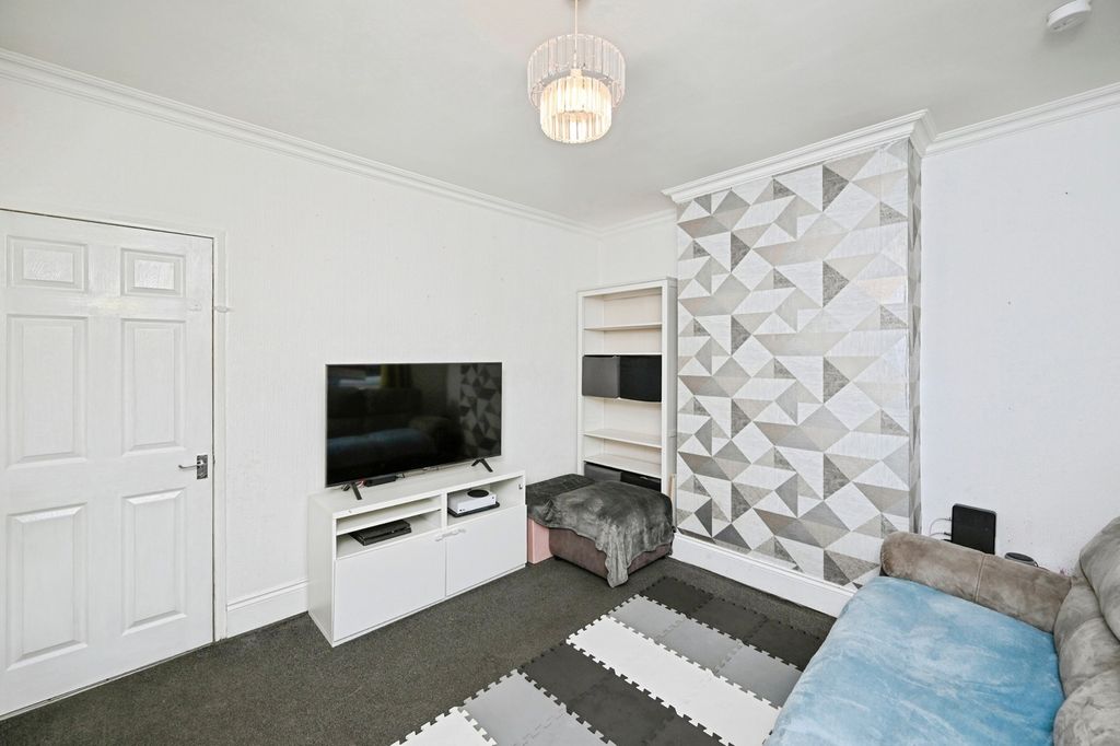 Property photo 2 of 17 Photo