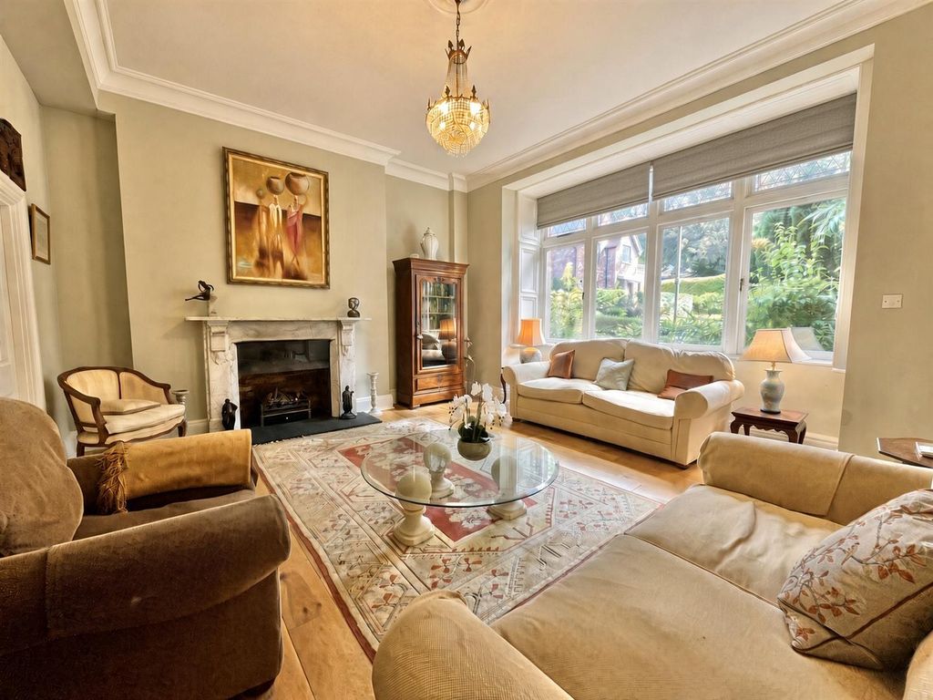 Property photo 2 of 33