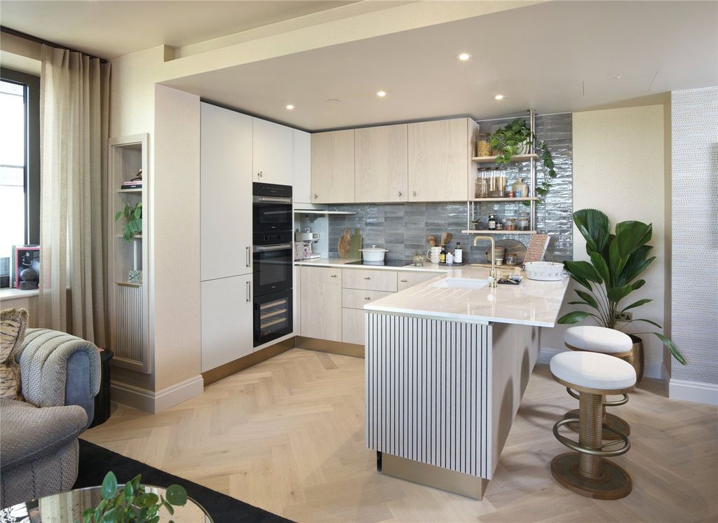 Property photo 3 of 18 Kitchen