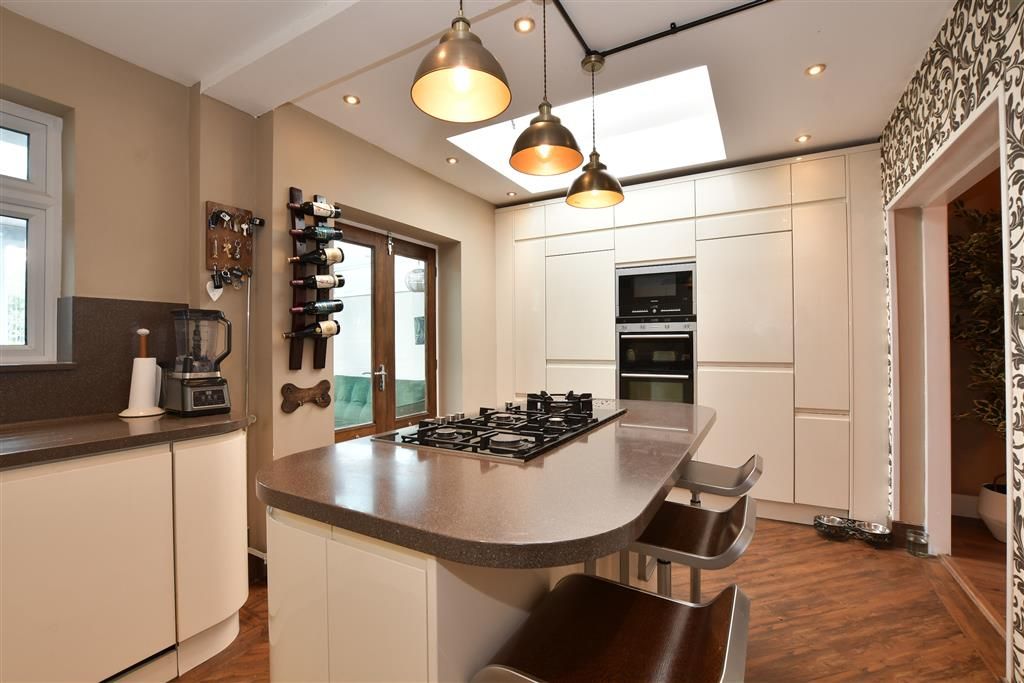 Property photo 2 of 20 Kitchen/Breakfast Room