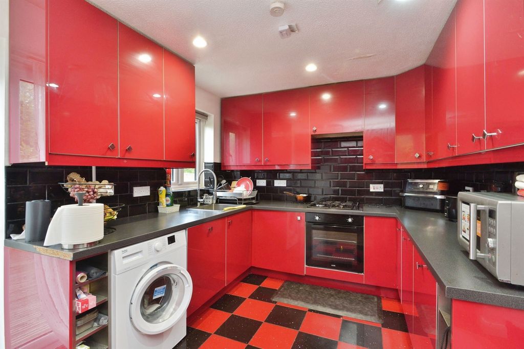 Property photo 3 of 19