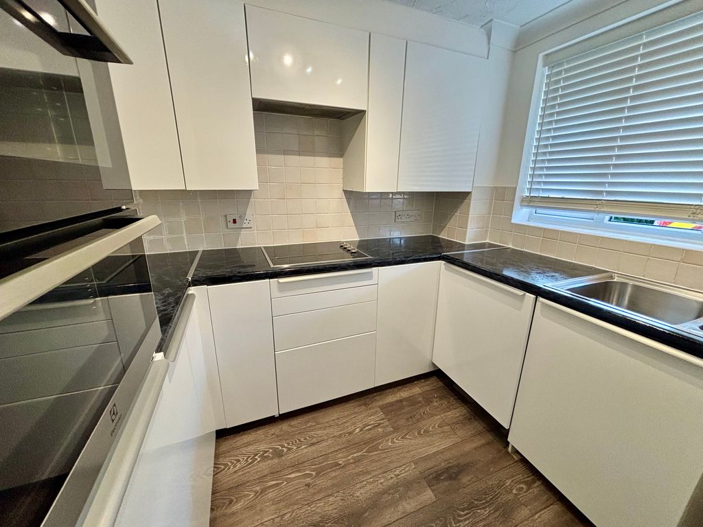 Property photo 2 of 14 Image