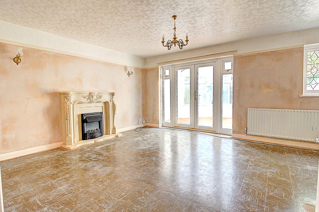 Property photo 2 of 15 Lounge Dining Room