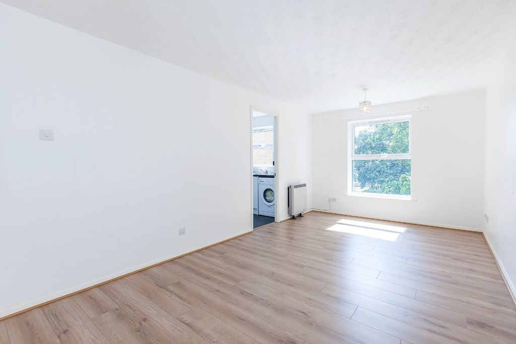 Property photo 2 of 10 4210253