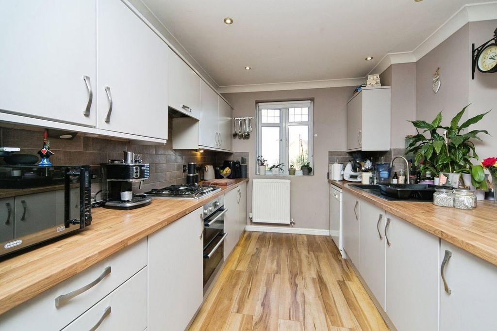 Property photo 2 of 19