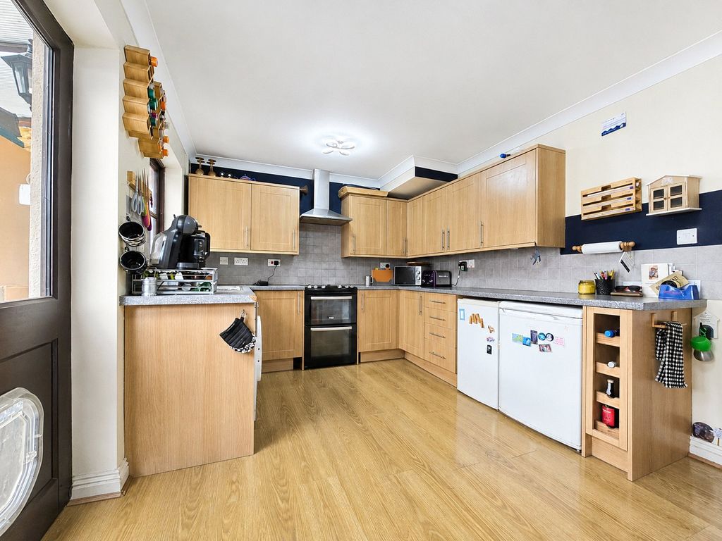 Property photo 3 of 13 3 - Picture No. 07