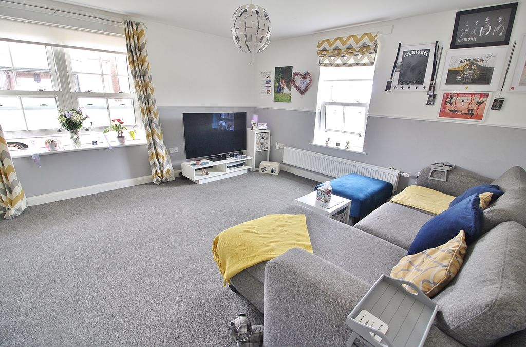 Property photo 2 of 12