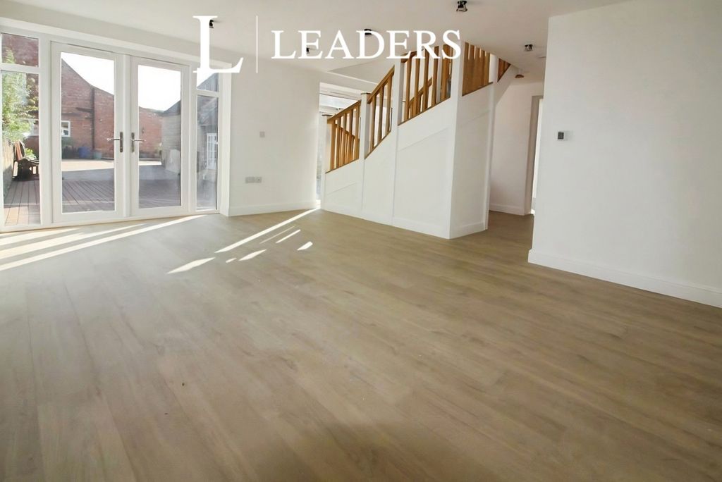 Property photo 2 of 16 8