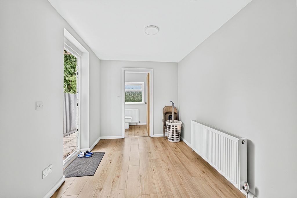 Property photo 3 of 16 Pbox-Img.Jpg