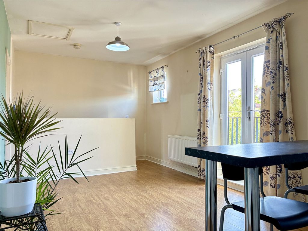 Property photo 2 of 12 Lounge